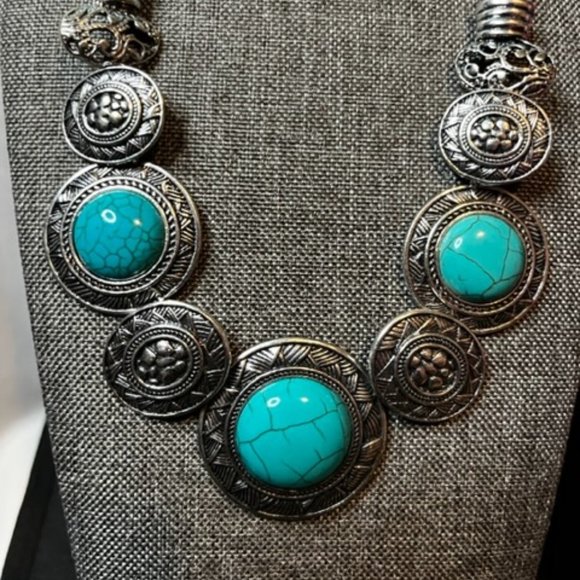 Turquois and Silver Necklace - Picture 2 of 3